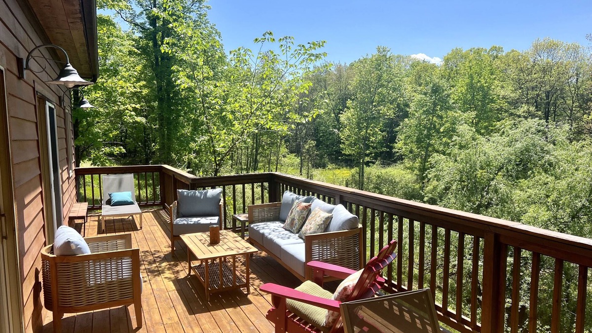 Ulster Park House | for the creative spirit, swimming dock on pond, horses to pet, Fire pit
