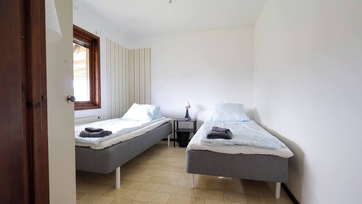 Torslanda House | For Workers 12 Beds - Volvo - Parking lot - All-inclusive