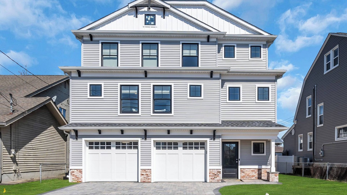 Point Pleasant Beach House | FOR303 | Gorgeous Custom 5BR 3.5 ba Home, Private Pool + 8 badges! Sleeps 13!