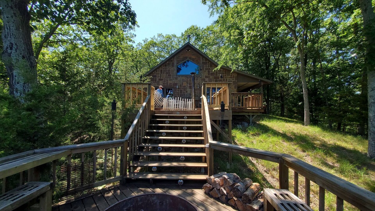 Garfield Cabin | FORD'S CREEK CABIN: Secluded Lakefront Rock Cabin in the Woods-Big Lake View