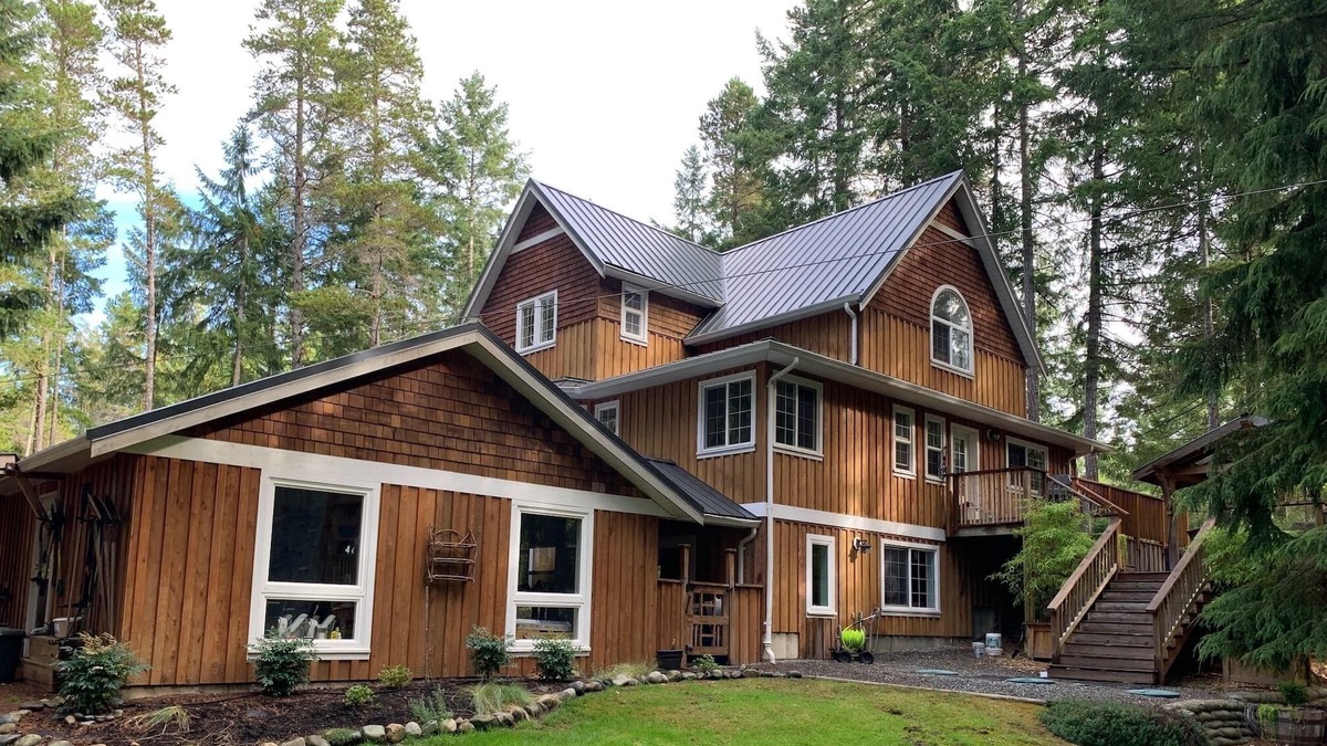 Comox House | Forest Beach Retreat