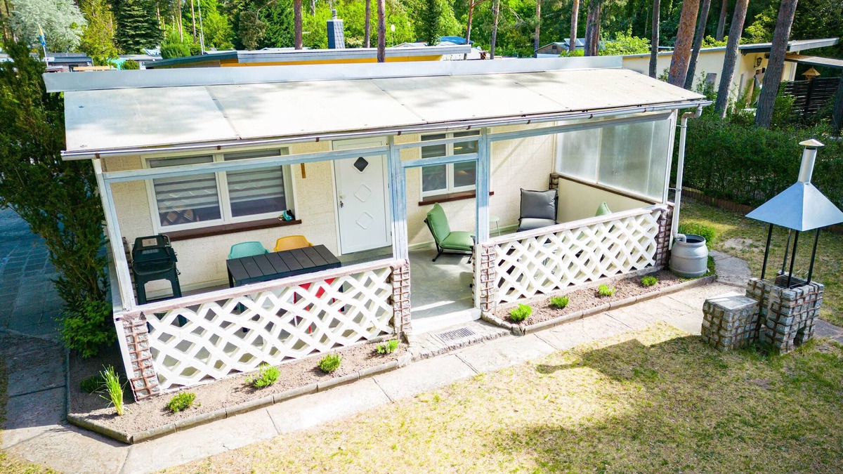 Gommern House | Forest bungalow with WLAN and terrace near the lake - dogs welcome