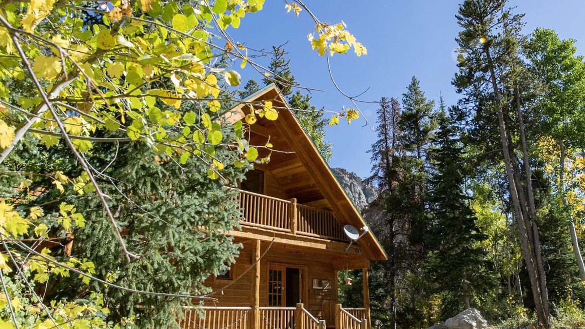 Garfield Cabin | Forest Creek Cabin- Beautiful Mountain Getaway!