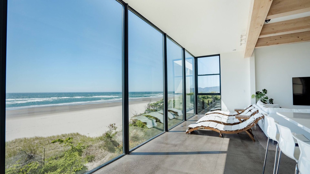 Tierra Del Mar House | Forest Edge Beach House: New Oceanfront Luxury
