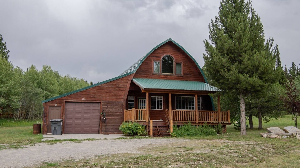 Lazy Acres House | Forest Edge Retreat - Roam Property Management