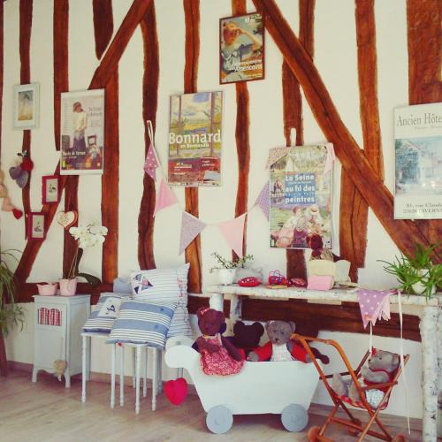 Bois-Jerome-Saint-Ouen Bed & Breakfast | Forest Farm