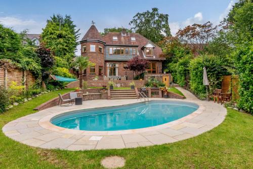 Farnham Common House | Forest Getaway