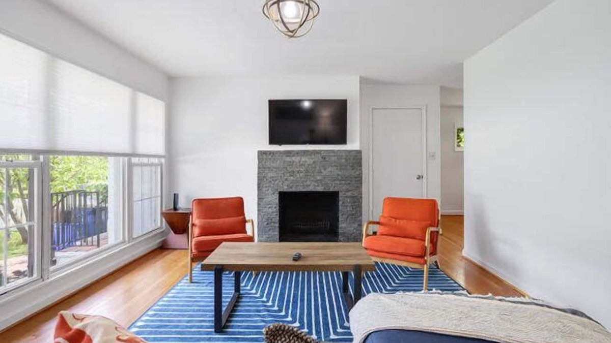 Silver Spring House | Forest Glen Silver Spring Gem - Parking