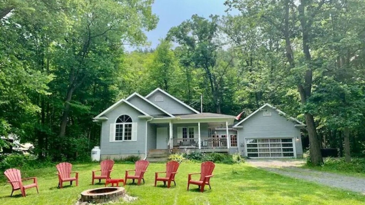 Prince Edward Apartment | Forest Guest Suite Near Picton Centre (Pet-Friendly &Hot Tub &Park Pass)n