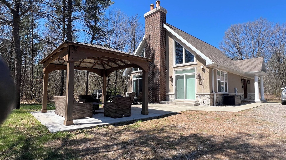 Necedah House | Forest Haven Cabin – 5 Acres Near Lakes, Fire Pit, Ping Pong Table & Outdoor Fun