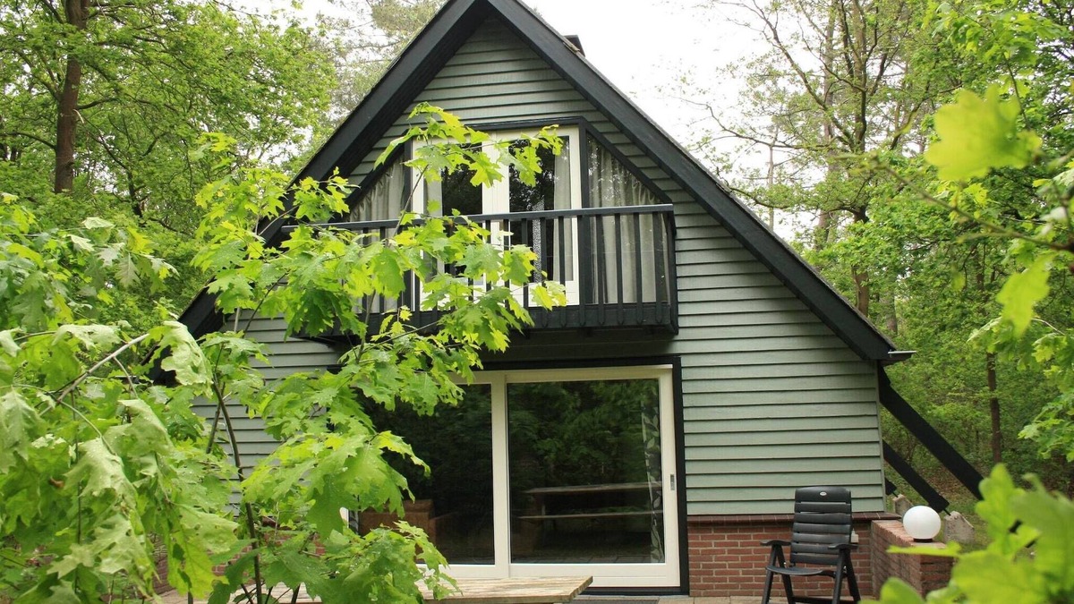 Herpen House | Forest Hideaway with Fireplace