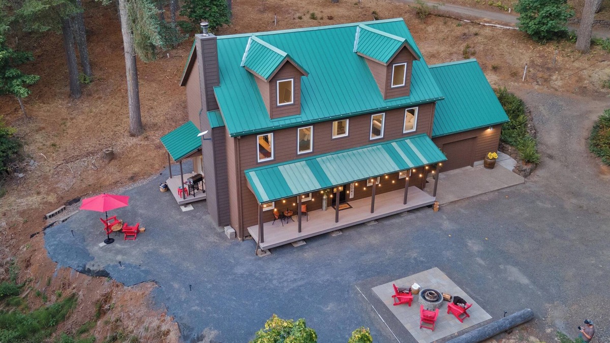 Sheridan House | Forest Hollow-Escape to Nature in Wine Country-McMinnville-Fire Pit-Dog Friendly