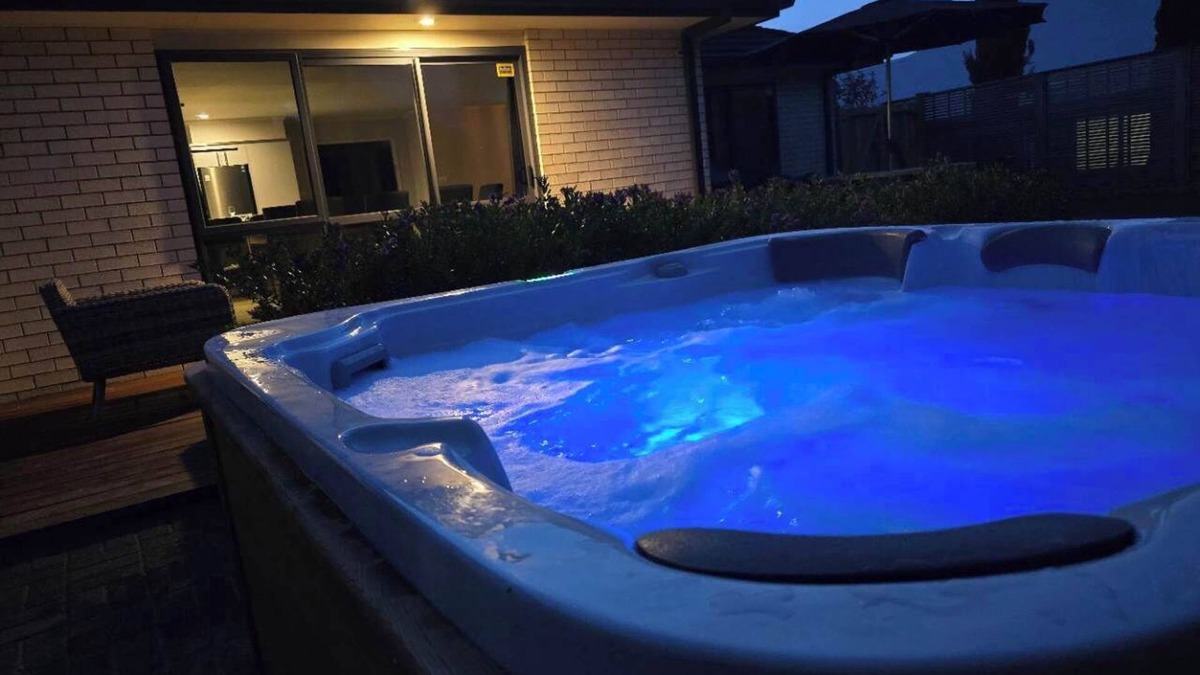 Lynmore House | Forest Lake Luxury | Spa Pool, Ride to the Forest