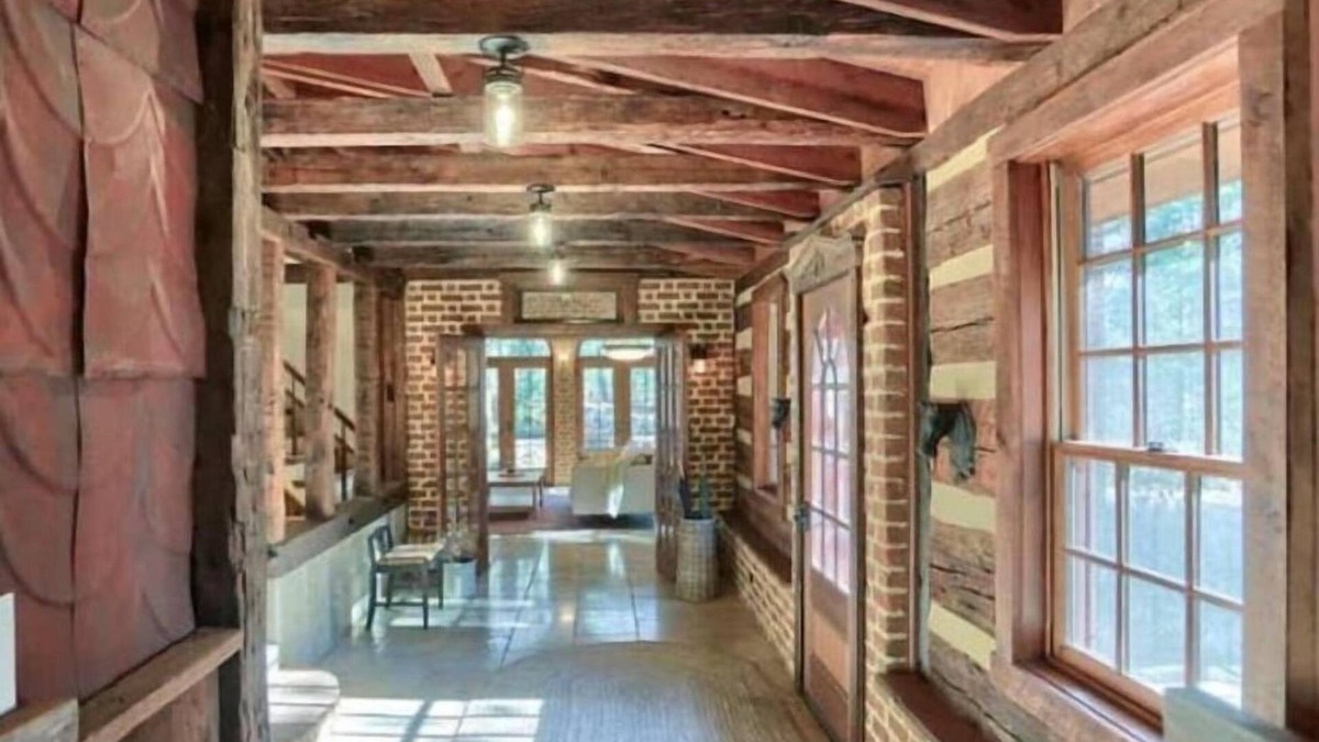 Fayetteville House | Forest Manor - Beautiful & Rustic