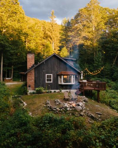 East Haven Rutland County House | Forest Mountain Escape- Beautiful Mountaintop Escape in Mendon, VT, 20 min to Killington 14 to Pico, home