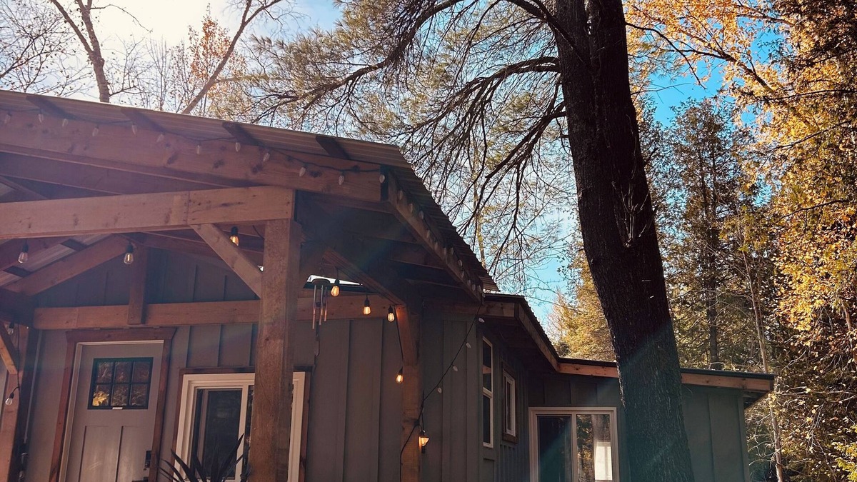 Killaloe Cabin | Forest Retreat: Cozy Cabin with Nordic Spa &Bunkie