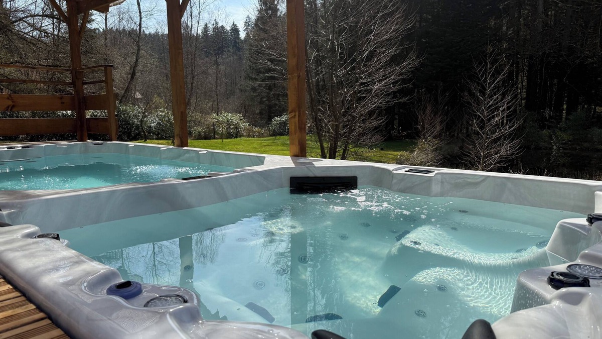 Jeanmenil Villa | Forest setting with swim spa