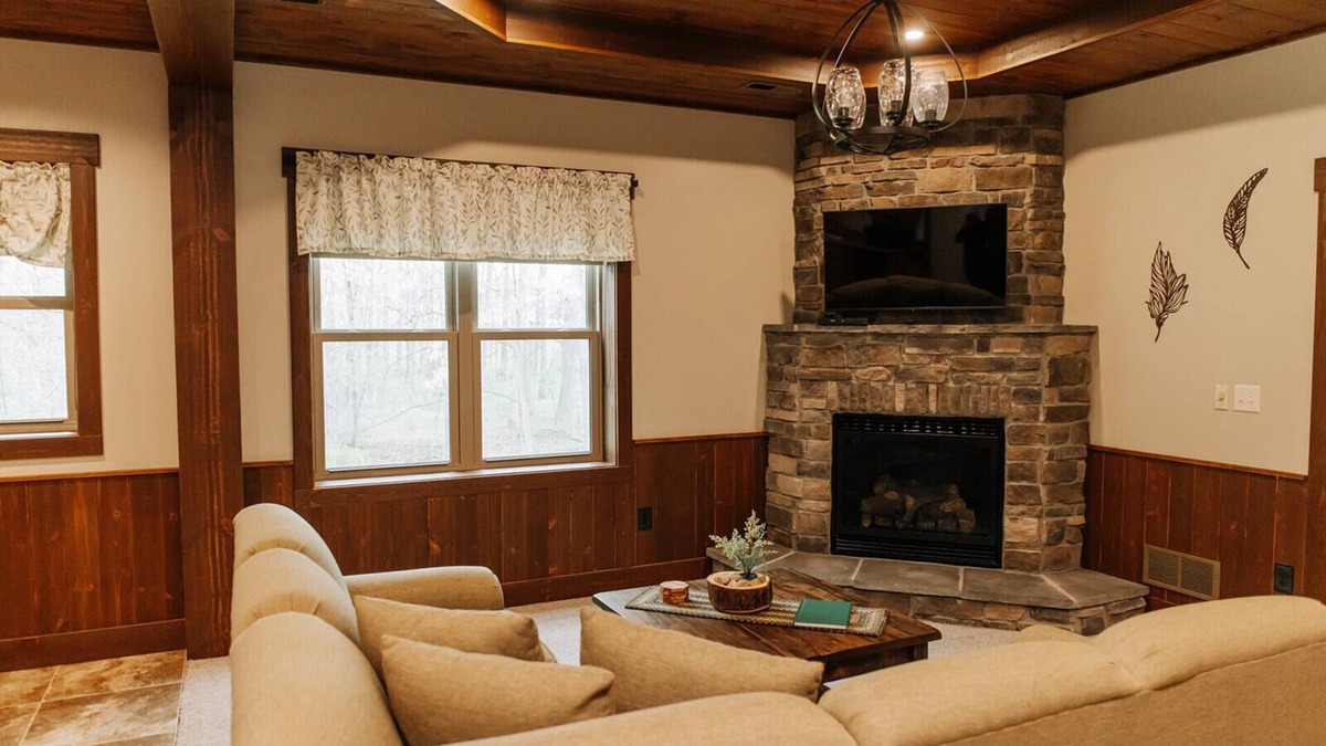 Dundee Cabin | Forest Stream Suite: Luxury Suite in Amish Country, Ohio