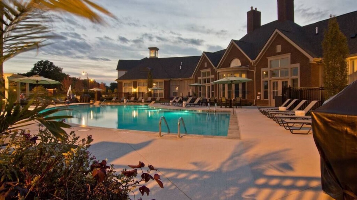 Westerville Apartment | Forest View 2BR | Fast WiFi | W/D | Pool | Gym!