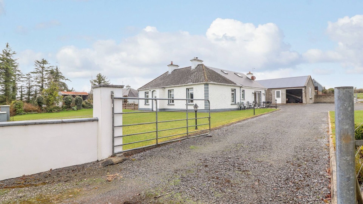 Lavally House | FOREST VIEW, family friendly in Newbridge, County Galway