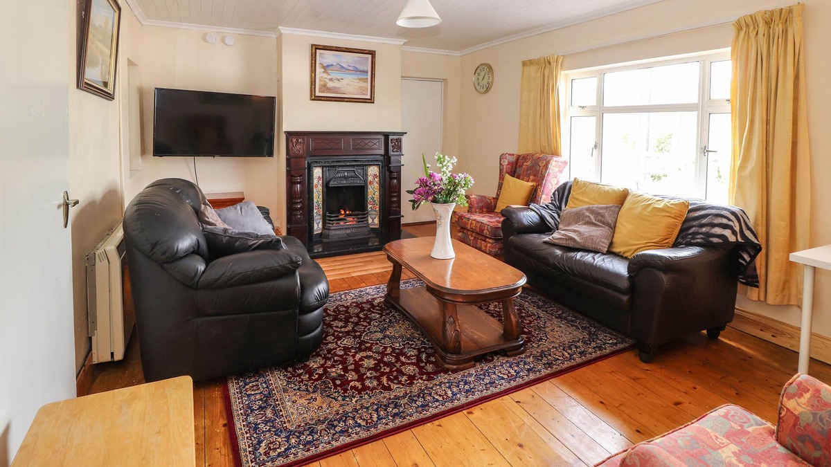Ballinskelligs House | FOREST VIEW, pet friendly in Ballinskelligs, County Kerry