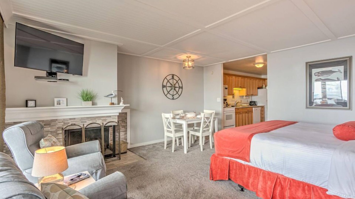 Otter Rock Apartment | Forest View Studio with Full Kitchen & Patio