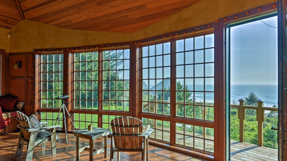 Port Orford House | Forested Gold Beach House w/Panoramic Ocean Views