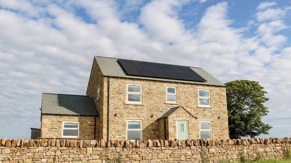 Bishop Auckland House | FORESTSIDE VIEW, pet friendly, with a garden in Woodland