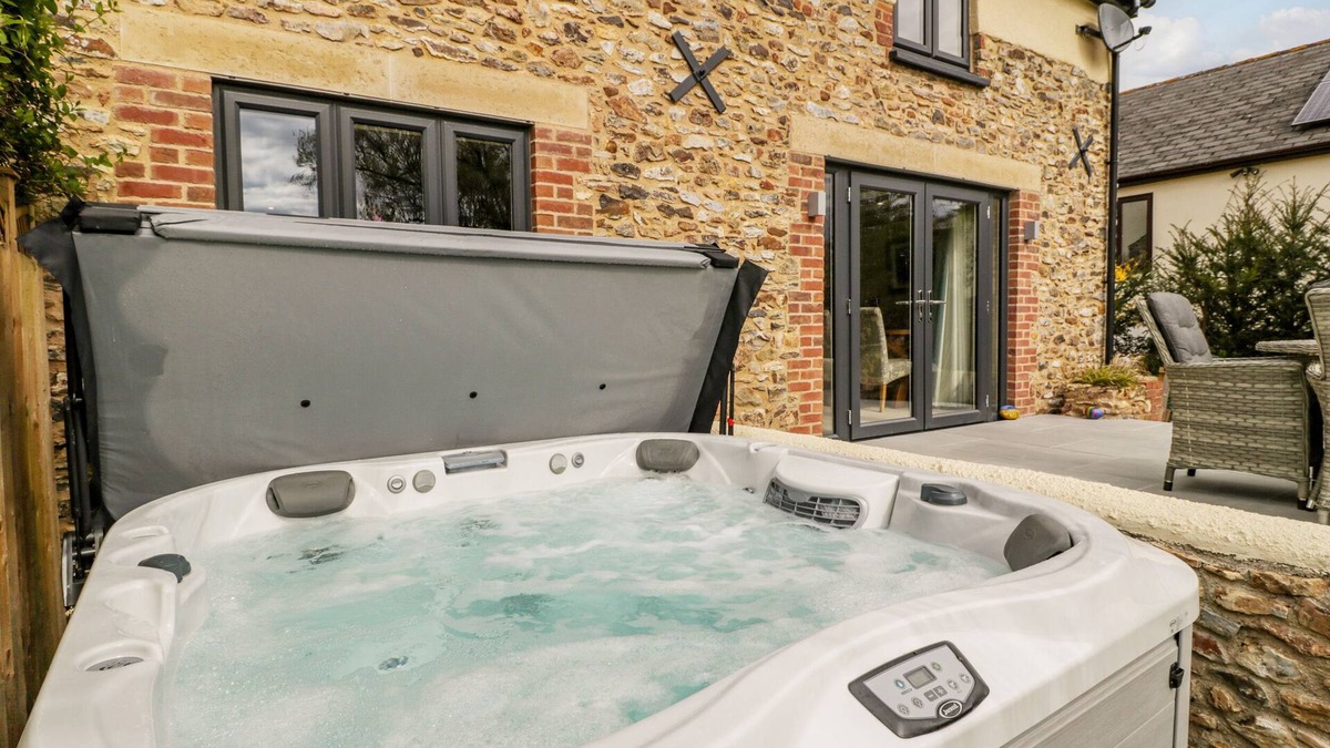 Payhembury Cottage | FOREVER HOME, family friendly, with hot tub in Payhembury