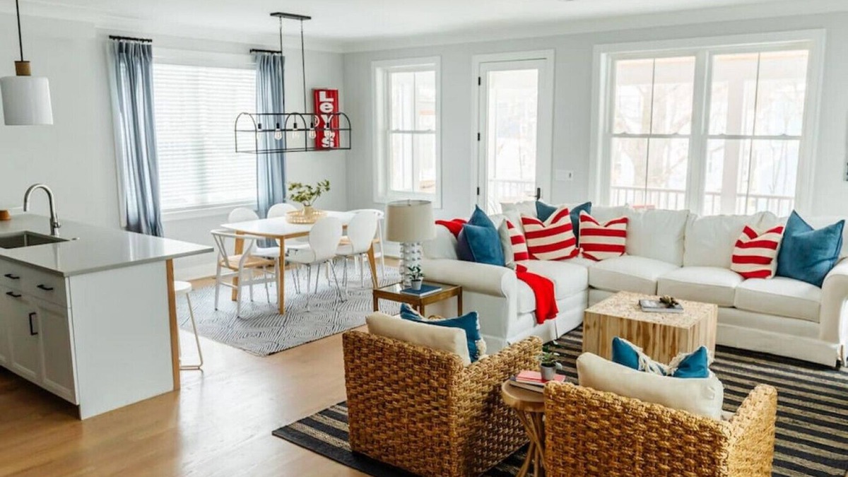 Michigan City House | Forever In Blue Jeans 207 Joe Lane · Forever In Blue Jeans-Coastal Chic