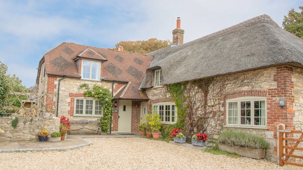 West Lulworth Cottage | FORGE COTTAGE, pet friendly, with a garden in West Lulworth