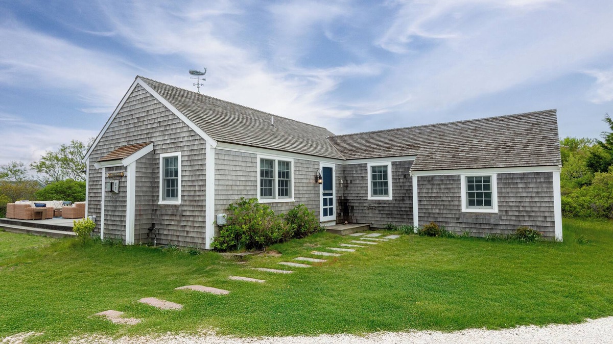 Madaket House | Forget Me Knot – Serene Madaket Retreat Near Starbuck Beach