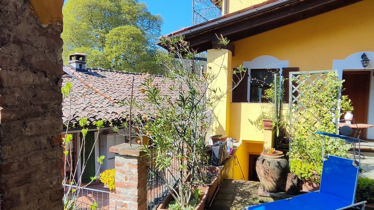 Garibaldi Apartment | Forget-me-nots, holiday home in Monferrato