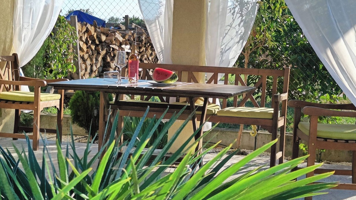Pomorie House | Forget your worries - in this spacious and quiet accommodation.
