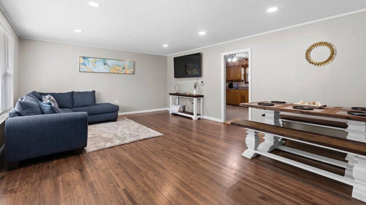 Lupton City House | Forget your worries in this spacious and serene space