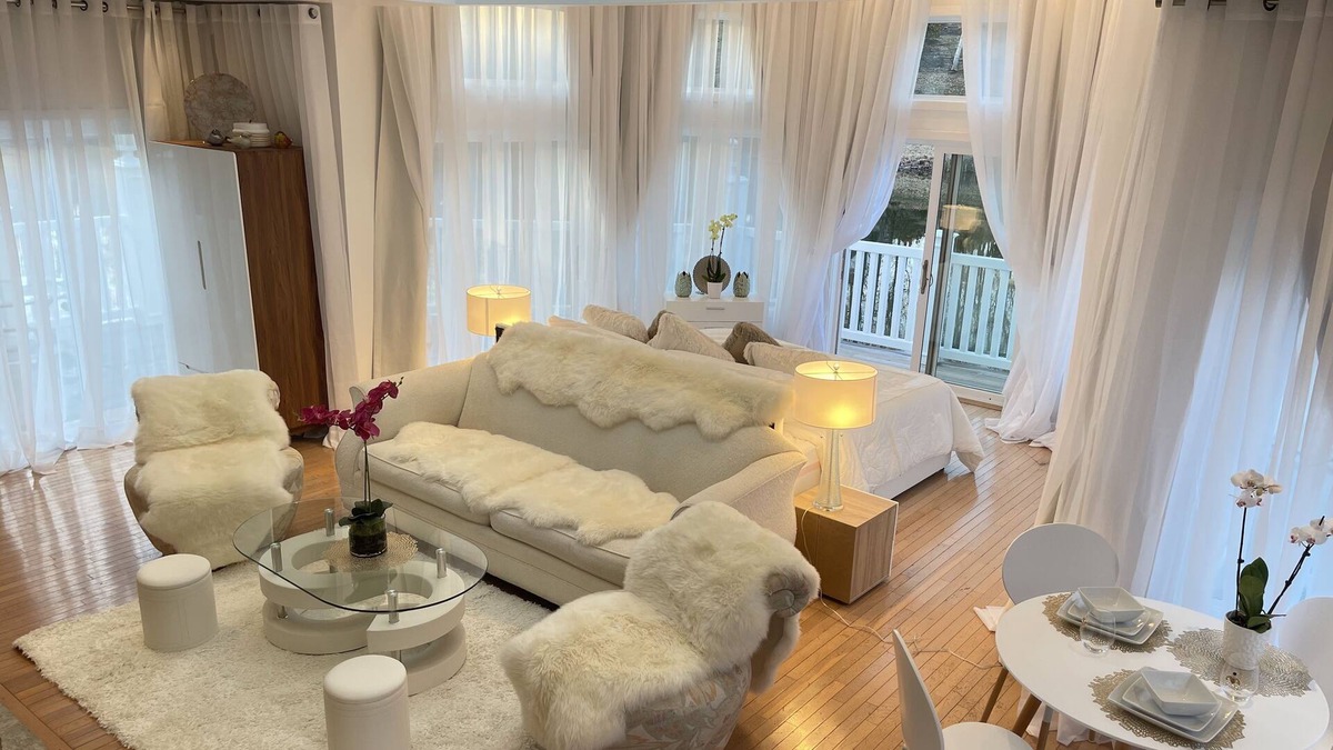 Farmington Cottage | Former 50 cents/ MIKE TYSON`S LAKE HOUSE STUDIO @ MANSION WITH POOL, TENNIS COURT, GYM!