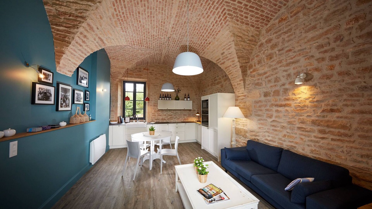 Beaune House | Former convent from the 17th, renovated, private garden, Beaune center