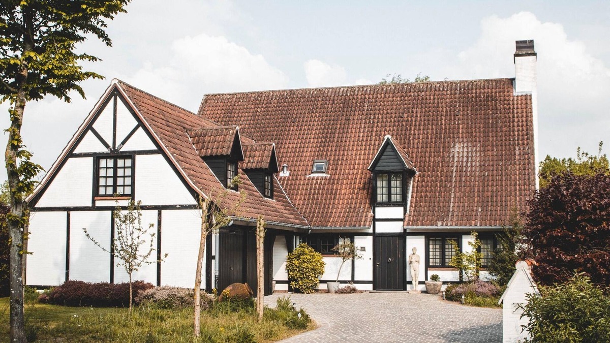 Kruibeke House | Former doctor's house in Kruibeke near Wissekerke Castle