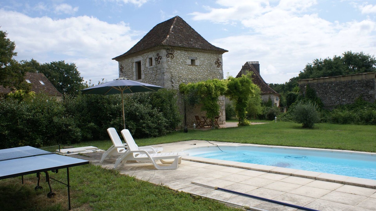 Conne-de-Labarde House | Former dovecote restores and supplies, with private pool