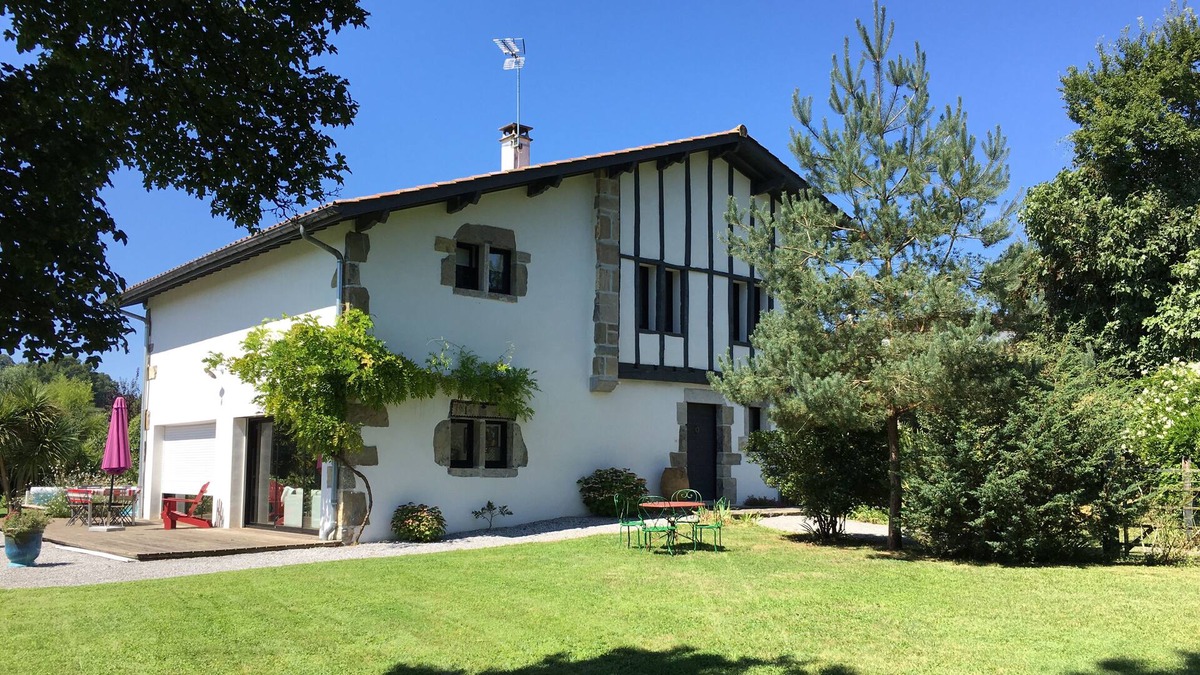 Uhart-Mixe House | Former farmhouse at the crossroad of Saint-James of Compostela pilgrimage routes
