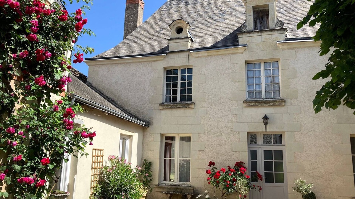 Benais House | Former presbytery with garden in the heart of the vineyards