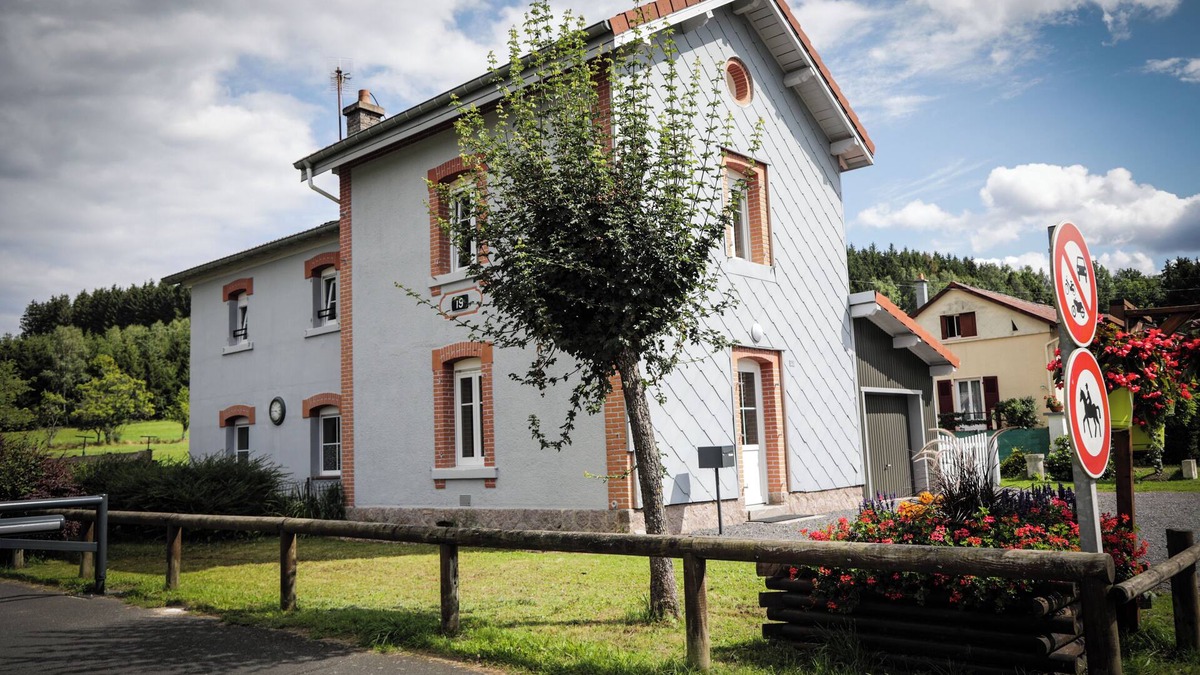 Ban-sur-Meurthe-Clefcy House | Former small railway station, rated 3*, sleeps 8, on the edge of a greenway