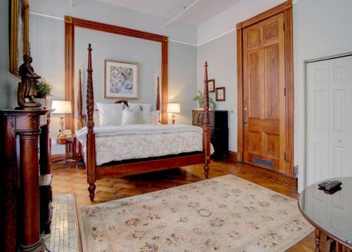Historic Downtown Savannah Bed & Breakfast | Forsyth Park Inn