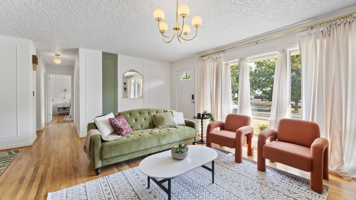 Vancouver House | Fort Adobe 10 mins to Airport Large fenced Yard