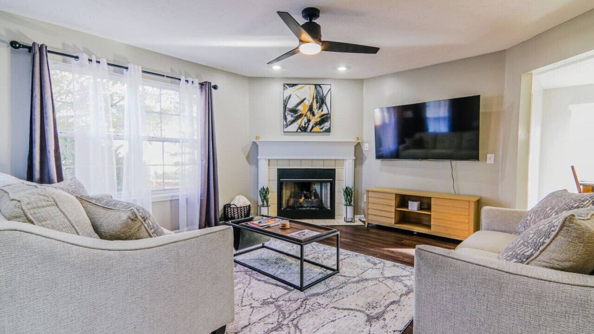Indianapolis House | Fort Ben Harrison State Park 4Bed Spacious Retreat