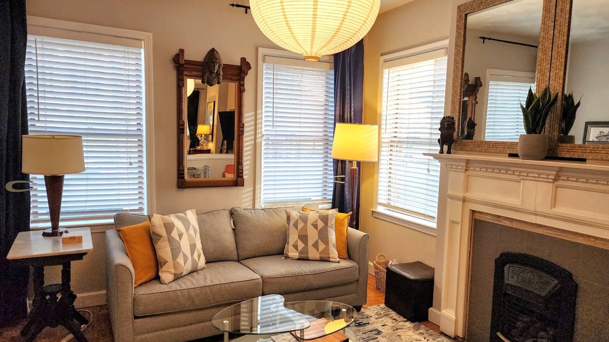 Highland Park Apartment | Fort Hill Inn, Boston *Sunny* 2 bed Duplex, Spacious! ! Minutes to Center!