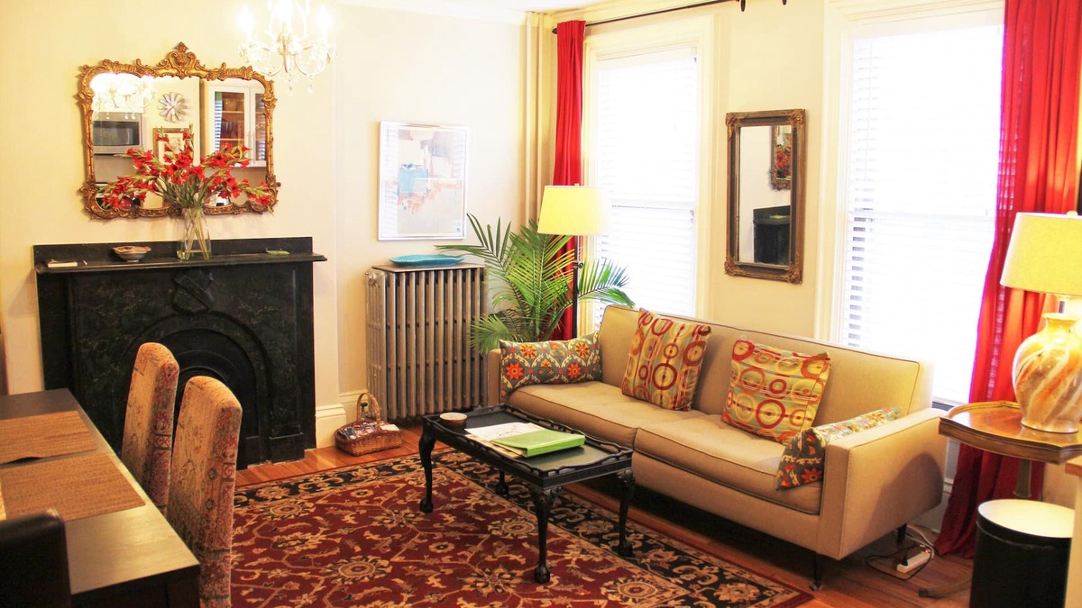 Highland Park Apartment | *Fort Hill Inn *Sunny* Penthouse Duplex! L@K 3 bed, 2 bath, 1.5 miles Center