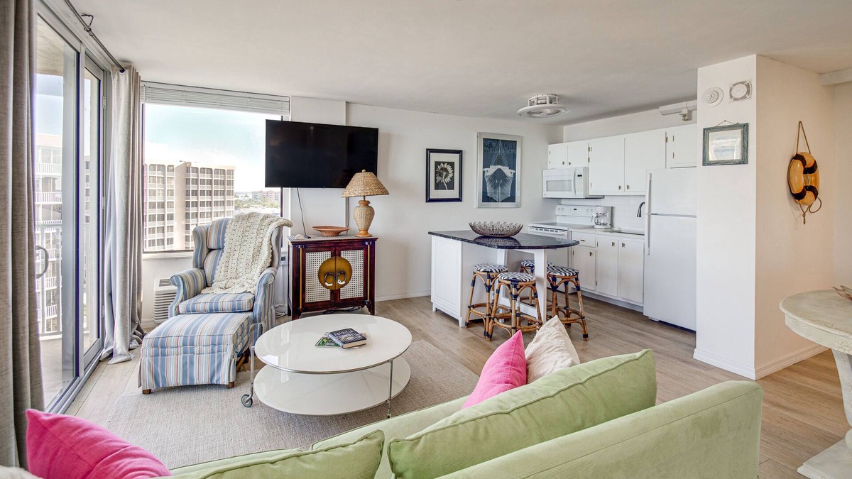 South Island Apartment | Fort Myers Beach Studio - Sunset & Ocean Views!