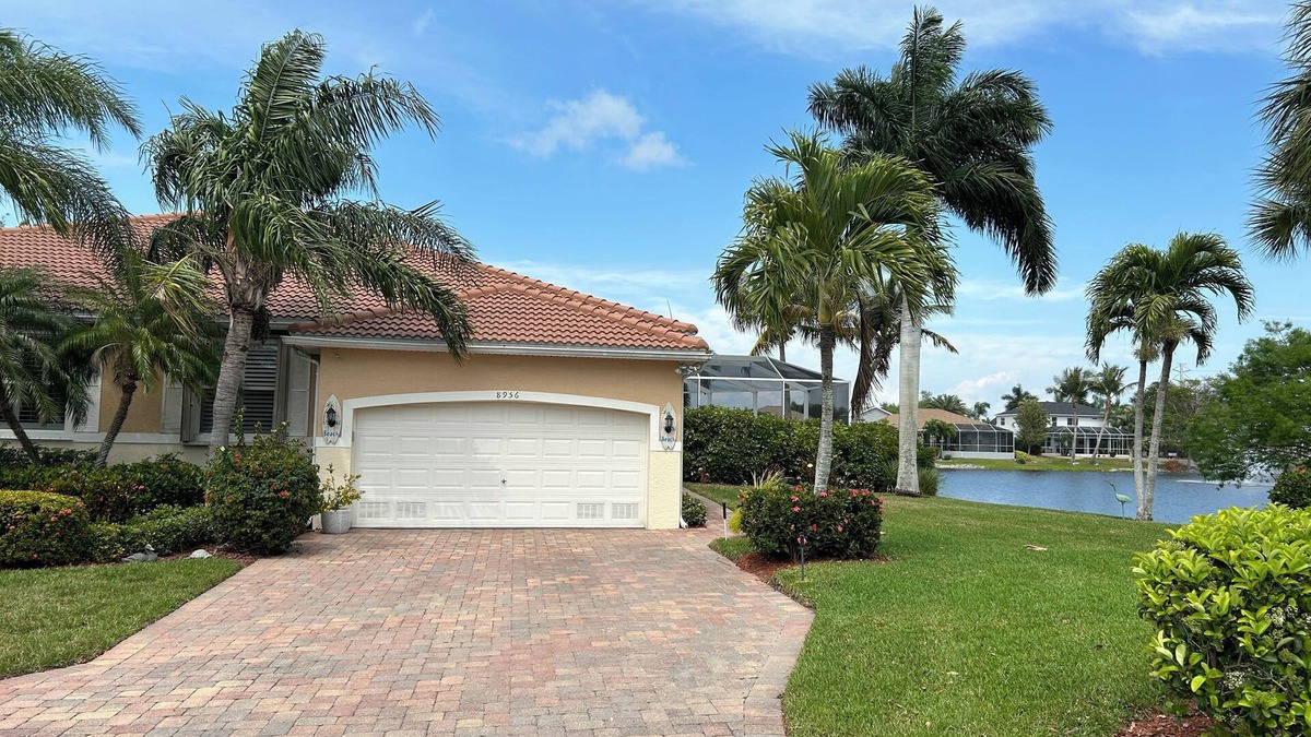 Biggar Villa | Fort Myers Villa approximately 3 miles to beach with private pool and hot tub.