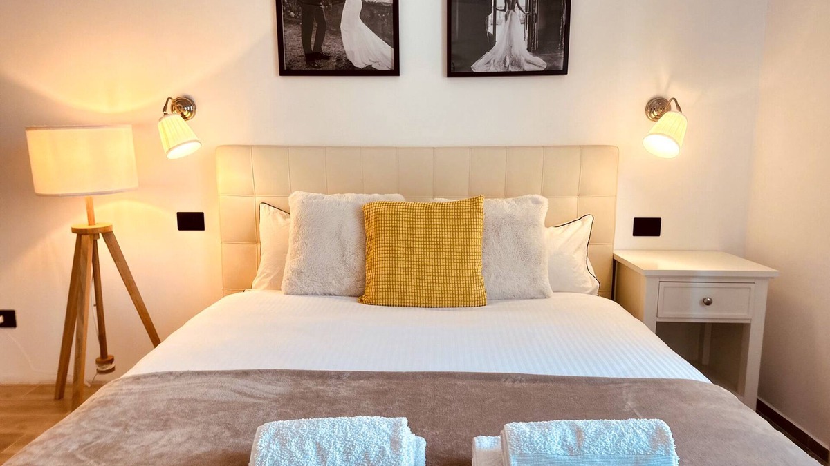 Cinisello Balsamo Apartment | Fortuna Milan: METRO, Wi-Fi, AC, DUOMO in 25 minutes